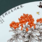 王丹雅《春风得意》江西省工艺美术师墨彩描金扇形瓷板景德镇 - 图片 3