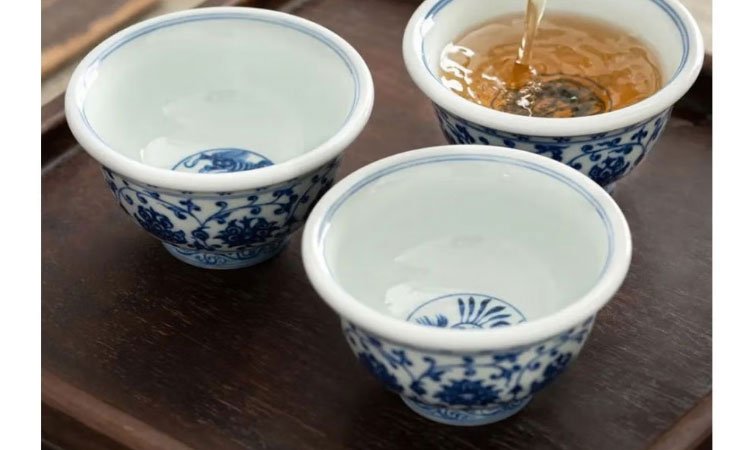 气窑永乐青花压手杯双狮款
