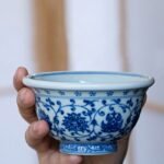 柴窑永乐青花压手杯双狮款