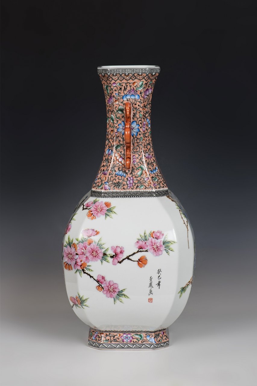 中国工艺美术大师 徐亚凤《粉彩水点桃花花鸟纹凤耳尊》